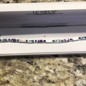 Women’s Swarovski bracelet!